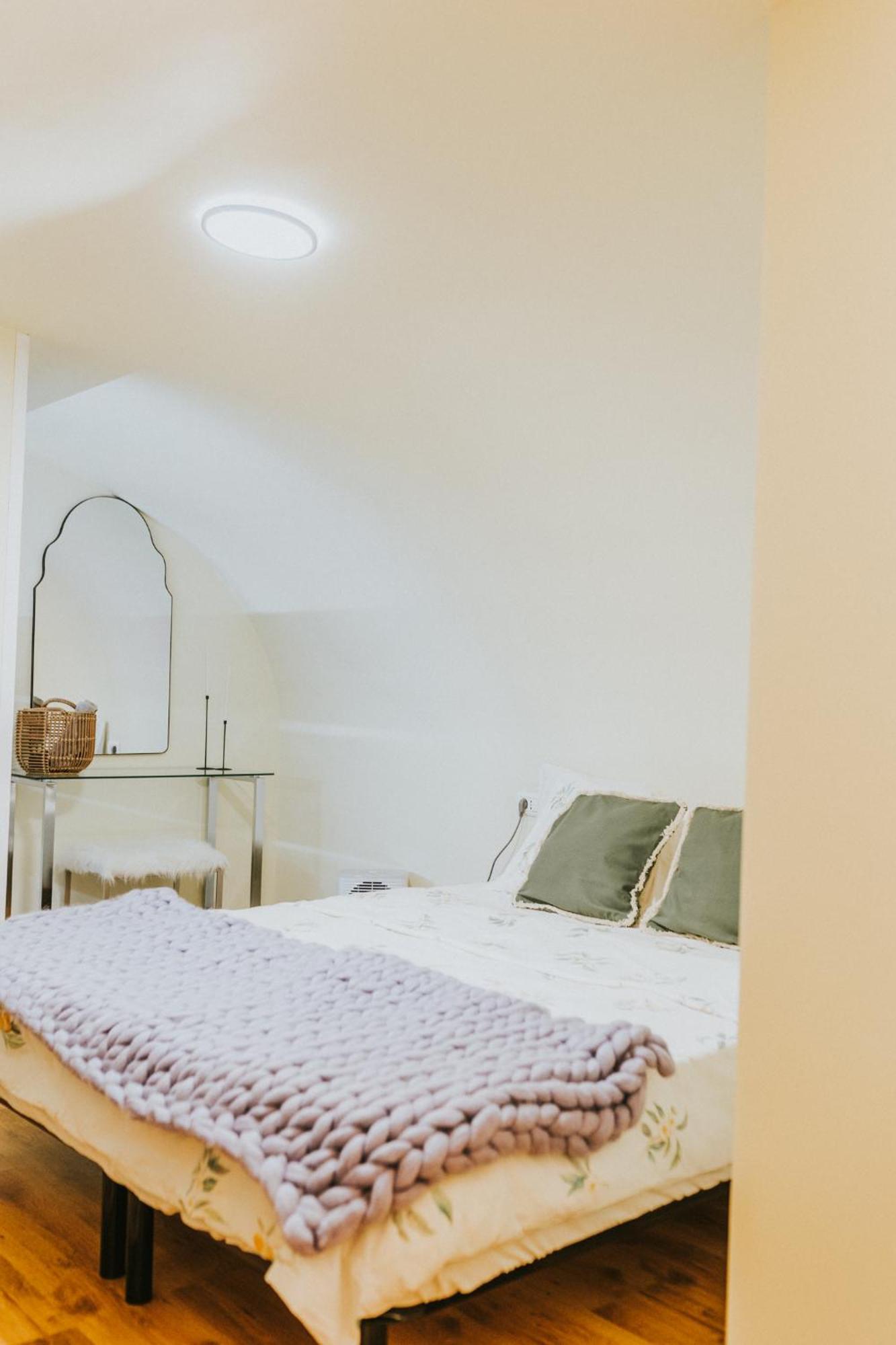 Locart -Cozy Downtown Apartment, Near Black Church With Free Wi-Fi Брашов Екстер'єр фото