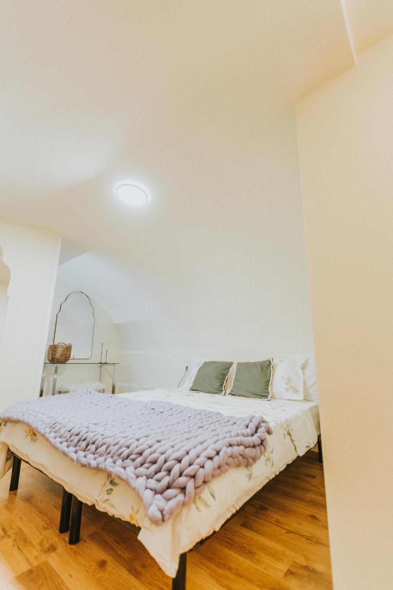 Locart -Cozy Downtown Apartment, Near Black Church With Free Wi-Fi Брашов Екстер'єр фото